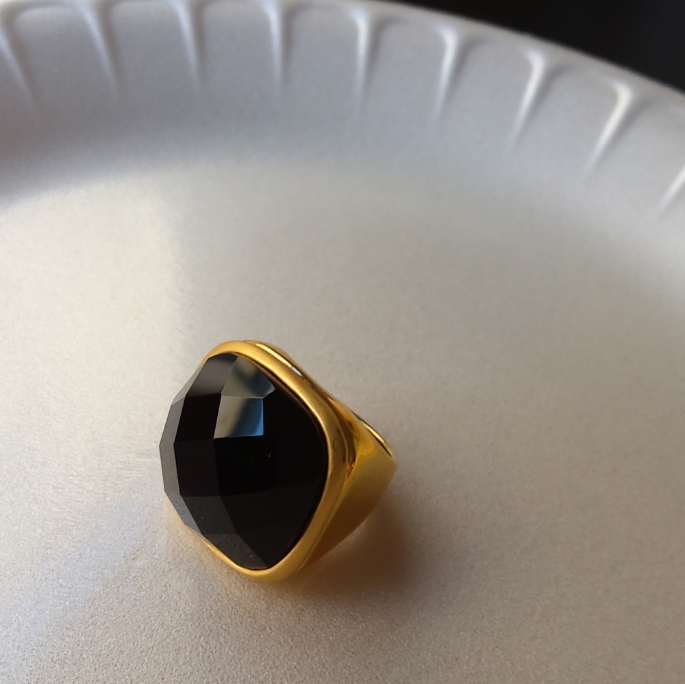 Gold tone ring size 8